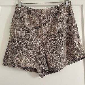 Babaton Snakeskin Print Women's Skorts